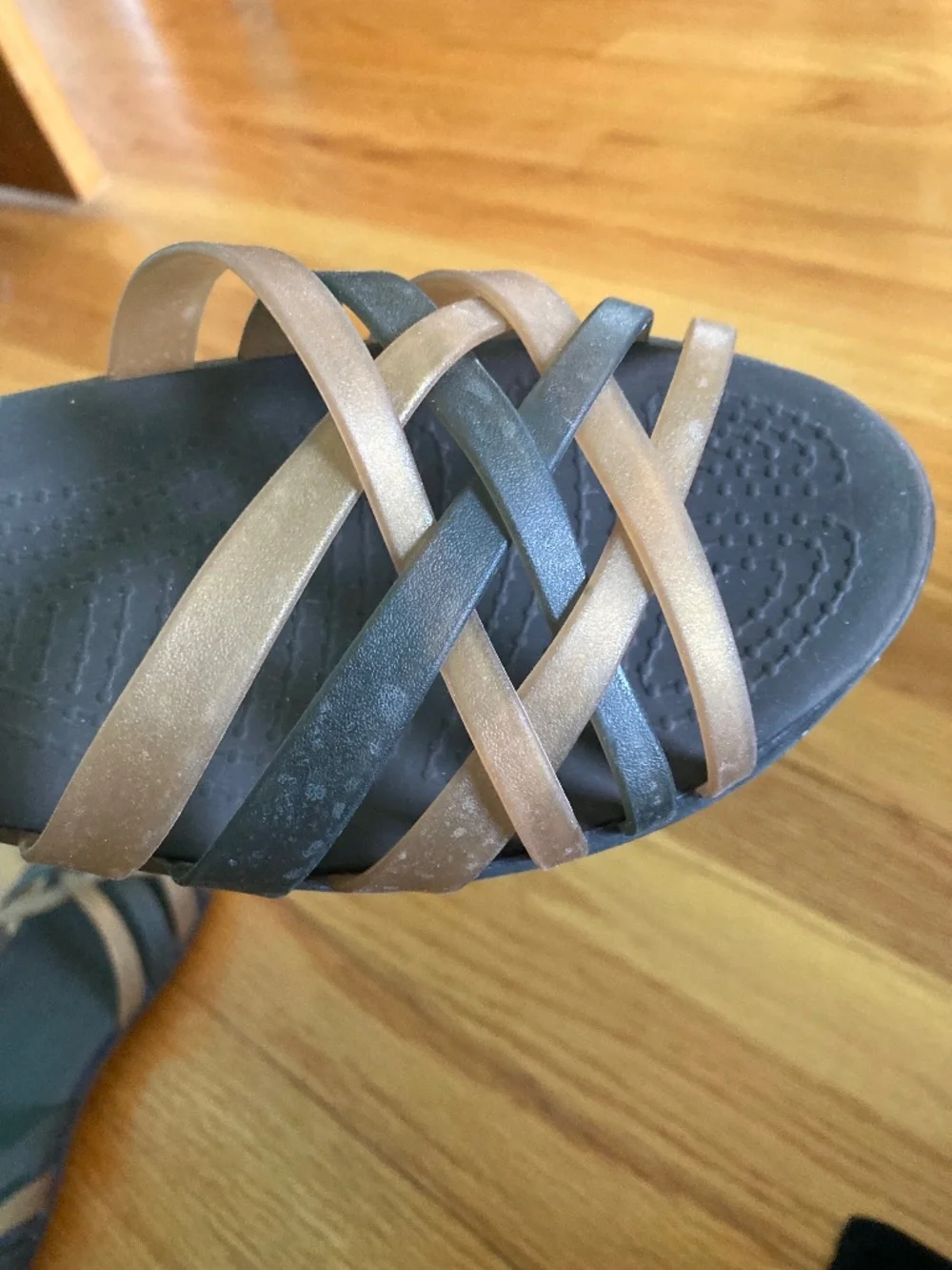 Women’s size 8 brown lattice Crocs sandals - Picture 5 of 5